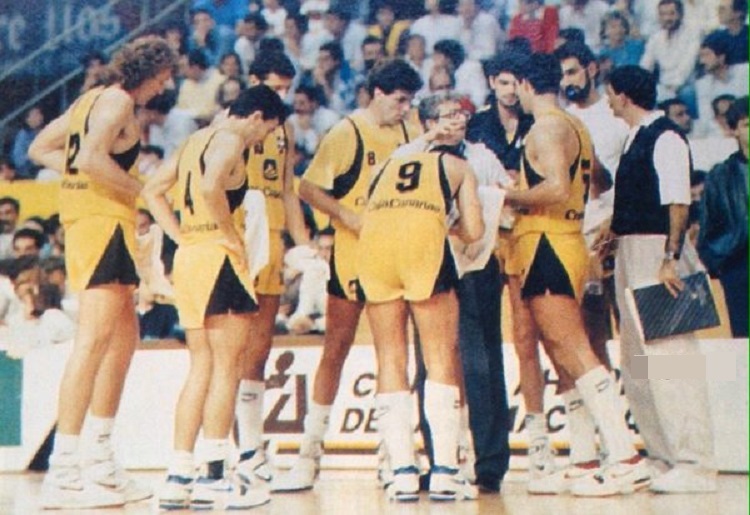Este equipo fue el último que participó en competición continental en la temporada 1988-89
