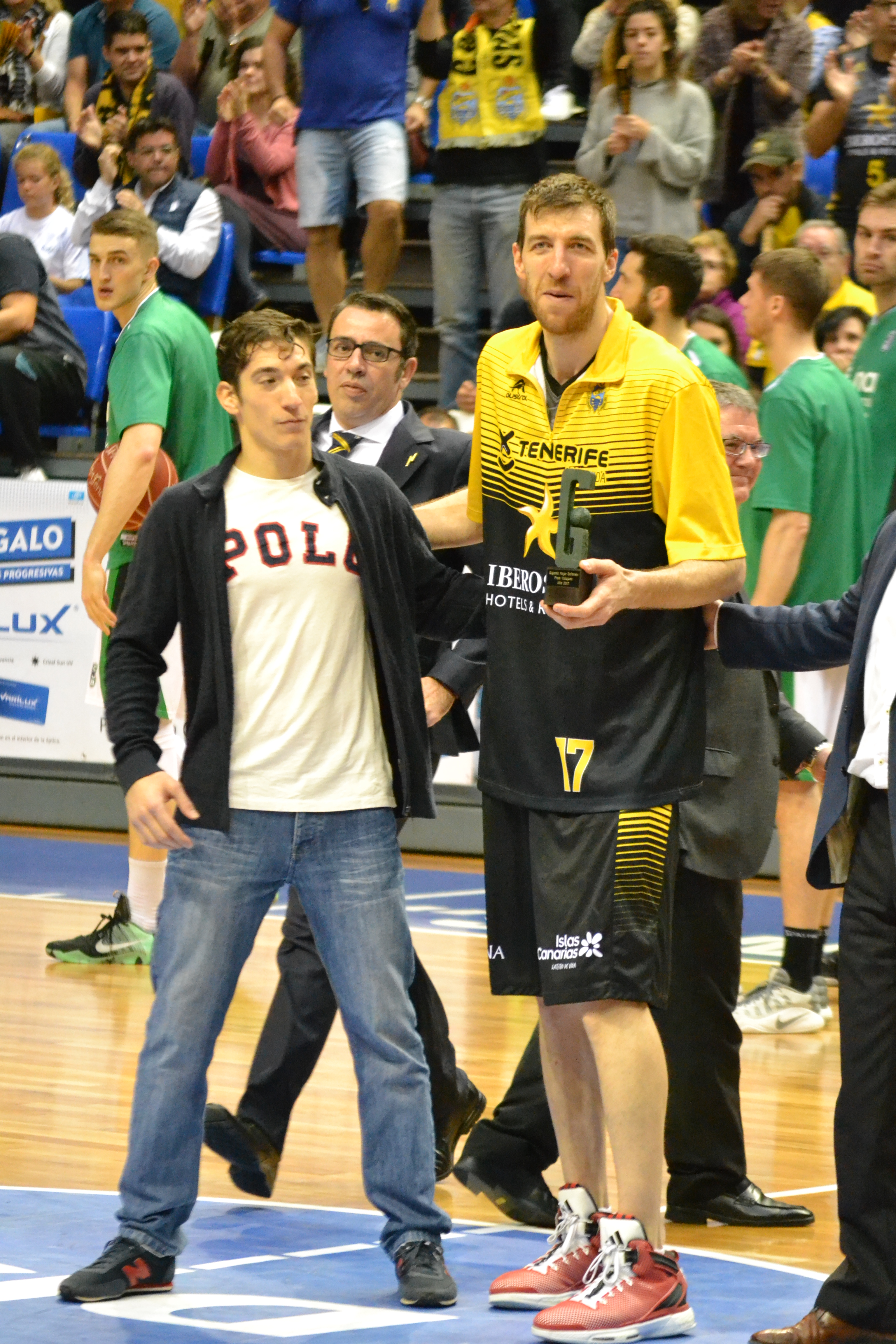 Vázquez recibió el Trofeo Gigantes al mejor defensor