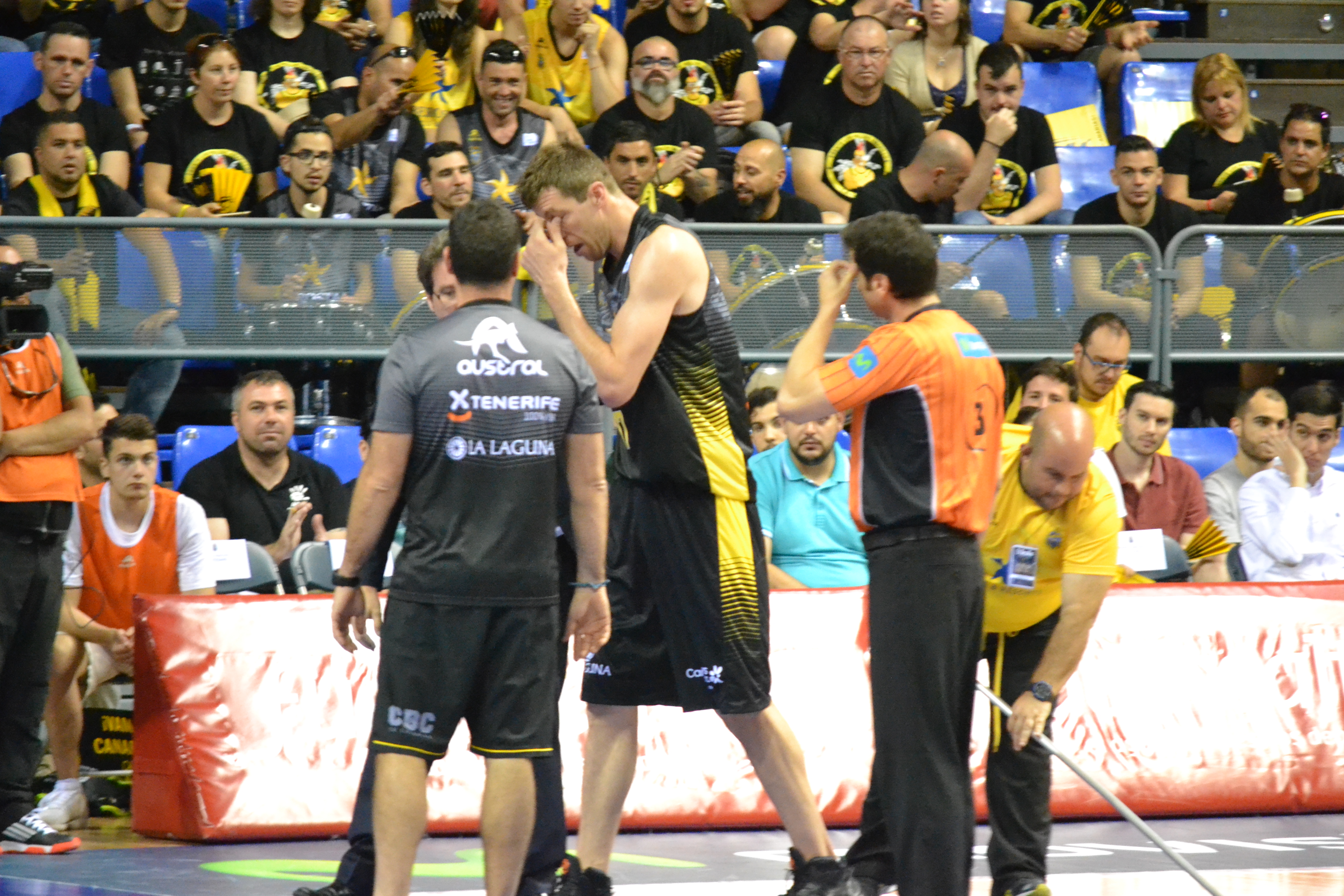 Vázquez se reincorpora tras un encontronazo en el partido ante Zaragoza / Viki Arvelo