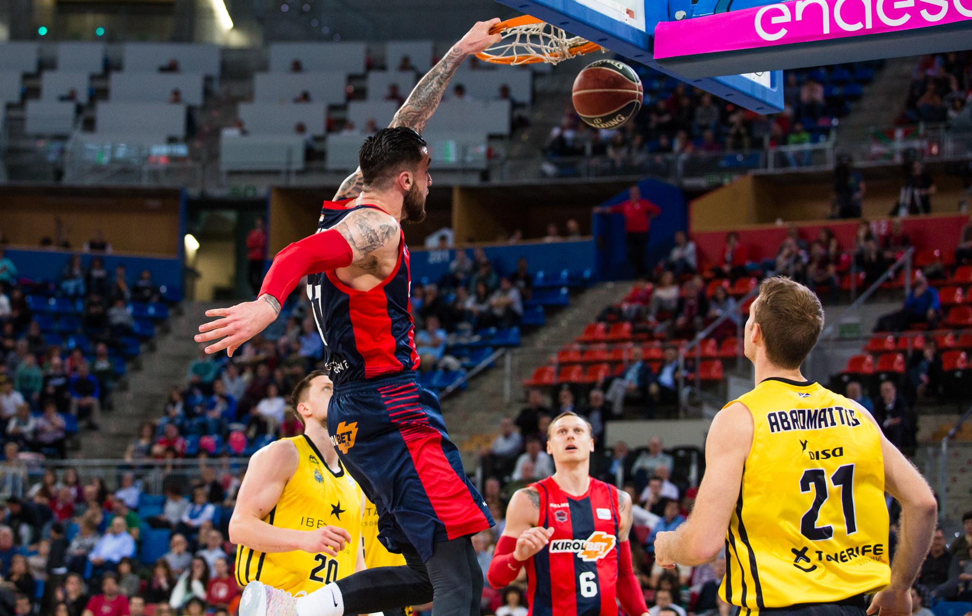 Abromaitis en una acción de juego contra Baskonia/ Foto: ACB Photo