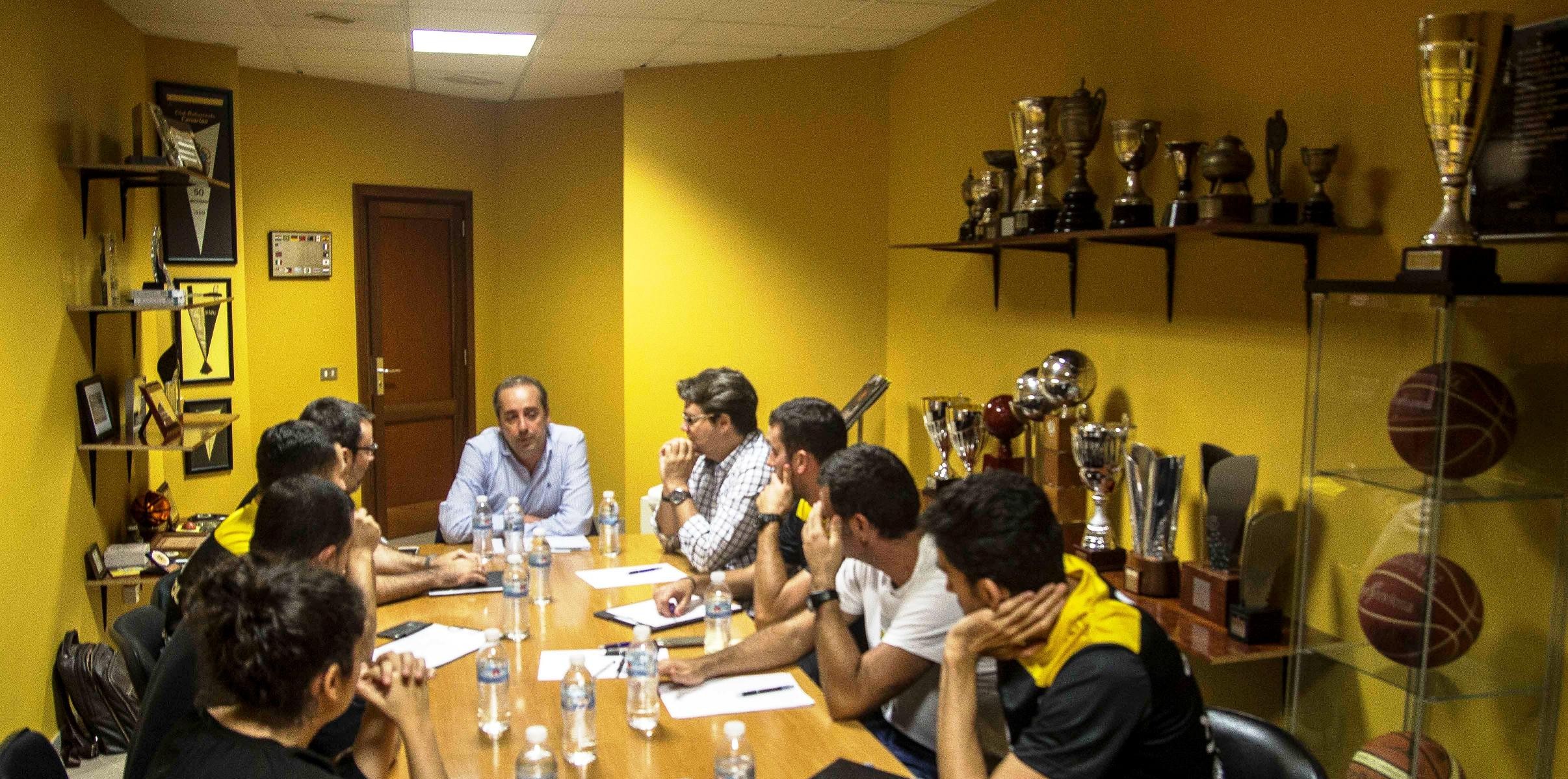 Reunión de Vidorreta con su nuevo cuerpo técnico
