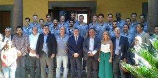 El Canarias pasea por la ciudad que le vio nacer