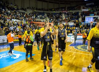 La plantilla profesional canarista pone rumbo a Galicia