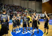 El Canarias saca de la pista a Unicaja y fuerza el tercer partido (73-67)