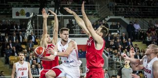 Mateusz Ponitka le gana la partida a Rosco Allen