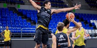 El Canarias se entrena antes de viajar a Opava