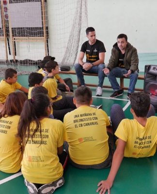 Más de cien niños disfrutaron de ‘Una mañana de baloncesto con el CB Canarias»