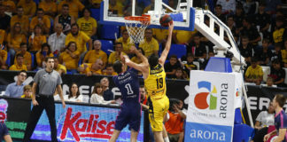 La ‘MKG’ lidera la victoria del Iberostar Tenerife ante el Monbus Obradoiro (90-78)