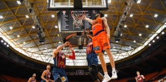 Mike Tobey se queda en Valencia