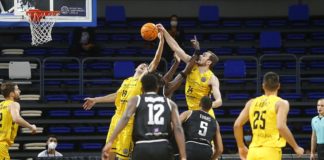 El Iberostar Tenerife arrasa a los Bakken Bears en el inicio de la BCL (98-73)