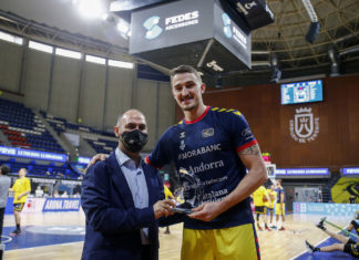 Reconocimiento a Tomasz Gielo en su regreso a Tenerife