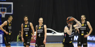 Lenovo Tenerife destroza a Monbus Obradoiro en la segunda mitad (71-97)