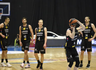 Lenovo Tenerife destroza a Monbus Obradoiro en la segunda mitad (71-97)