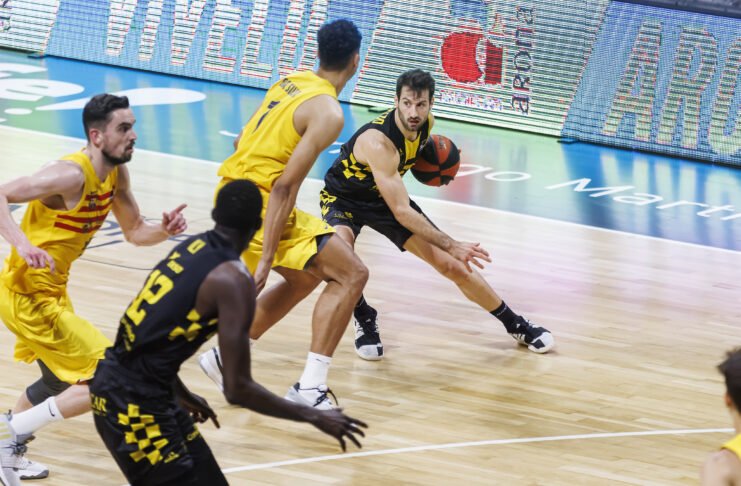 Garra, honor y gloria en el adiós a la temporada (92-97)