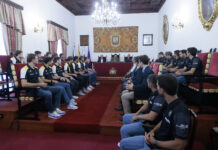 Institucional: Flores amarillas al Cristo y visita al Ayuntamiento