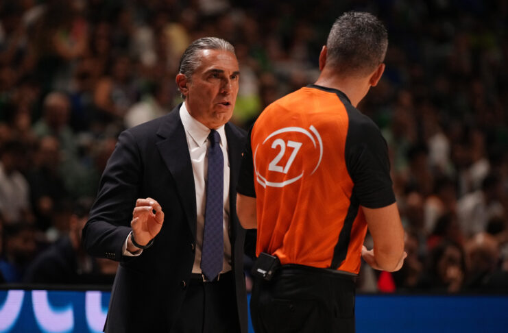 Opinión. Cinco contra ocho: los árbitros vuelven a jugar para el Real Madrid