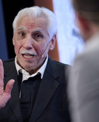 La ACB rinde homenaje al ex canarista Walter Szczerbiak