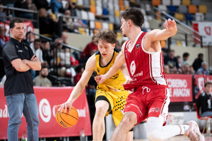 RS890929_J8 CAZ-CAN Firmar acb Photo - Alejandro Meavilla_hpr