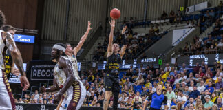 La Laguna Tenerife sale vencedor de un pulso al límite ante el Reyer Venecia (82-80)