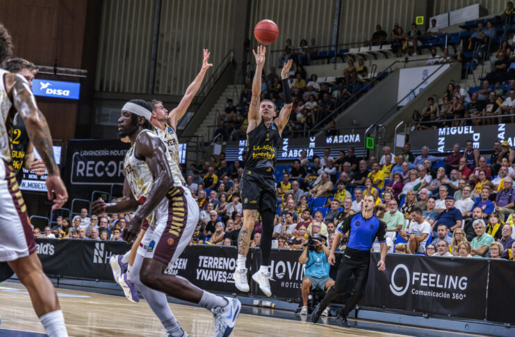 La Laguna Tenerife sale vencedor de un pulso al límite ante el Reyer Venecia (82-80)