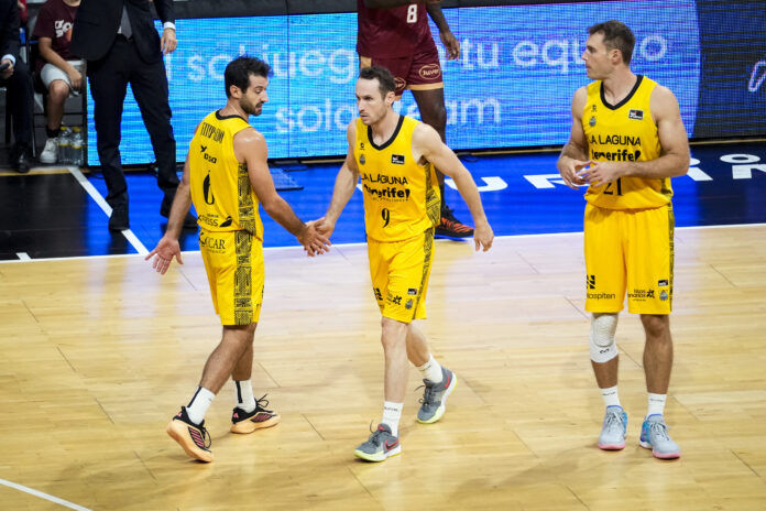 RS943595_J03 UCM-LLT Firmar acb Photo - Raisa Pozo_hpr